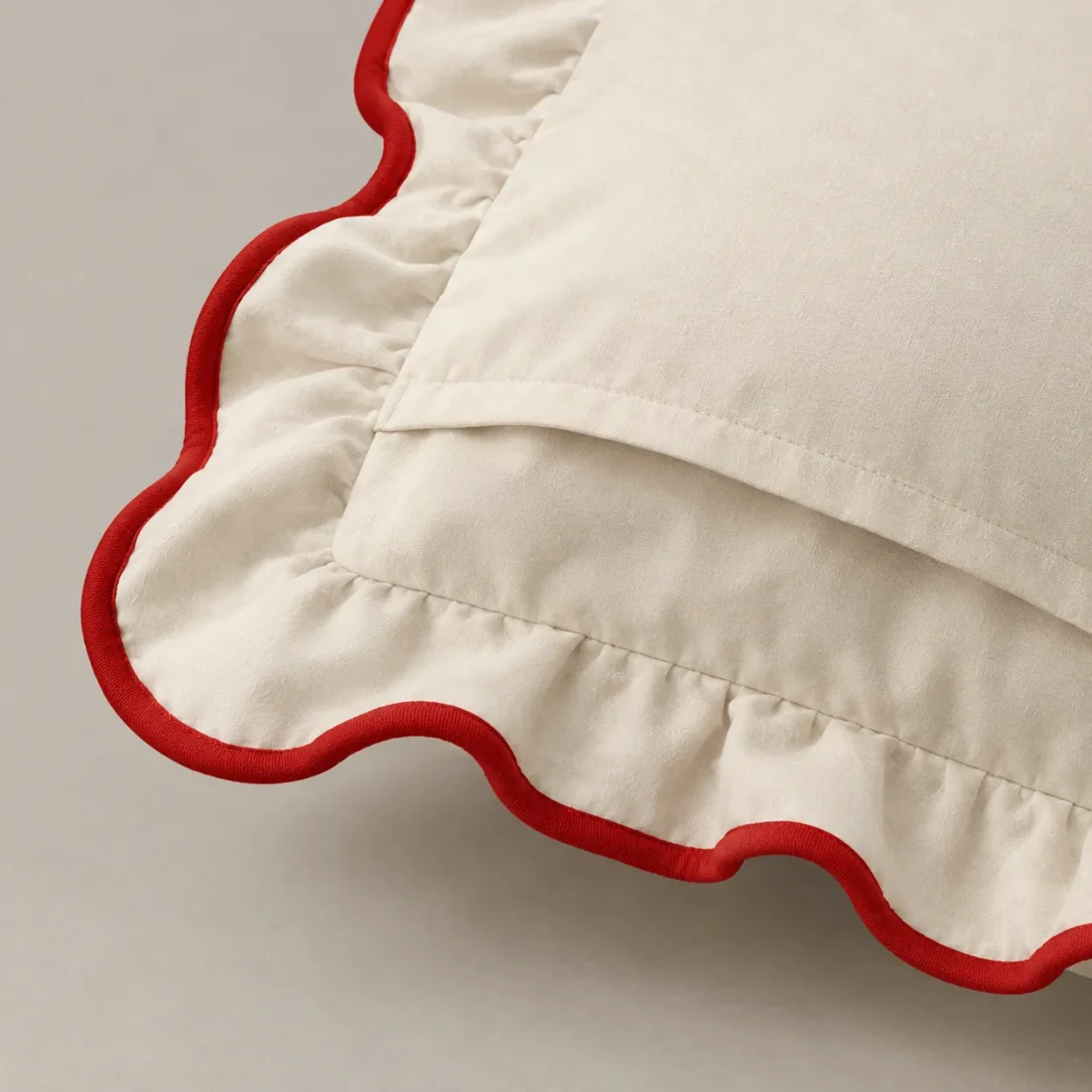 Ruffle Piped Pillowcase Pair close up
